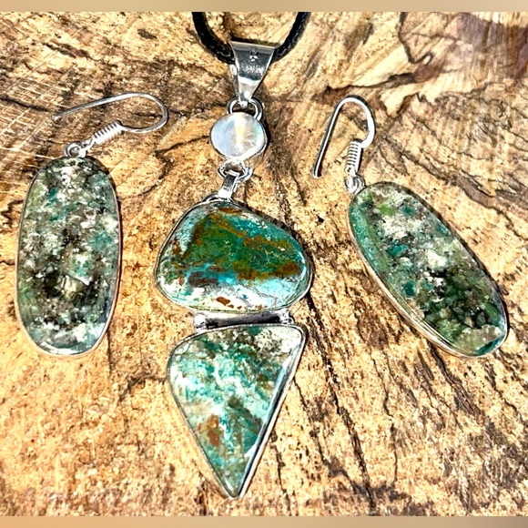 Chrysocolla Pair w Rainbow Moonstone Pendant & Earrings - Picture 1 of 8